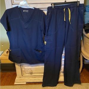 WonderWink Four-Stretch4 medium regular size pants and medium tops